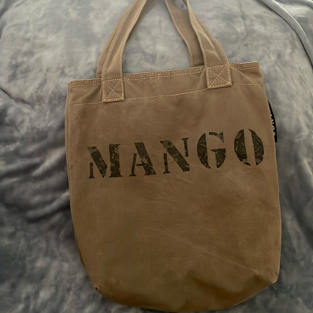 Bag Light brown colour on outside camouflage inside
